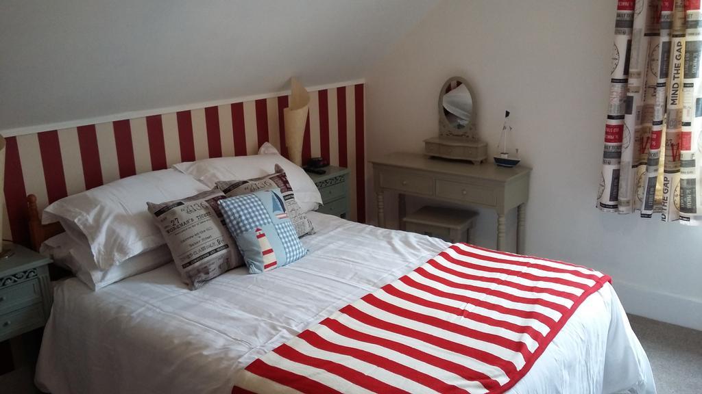 Cambridge House Guest House Истборн Стая снимка