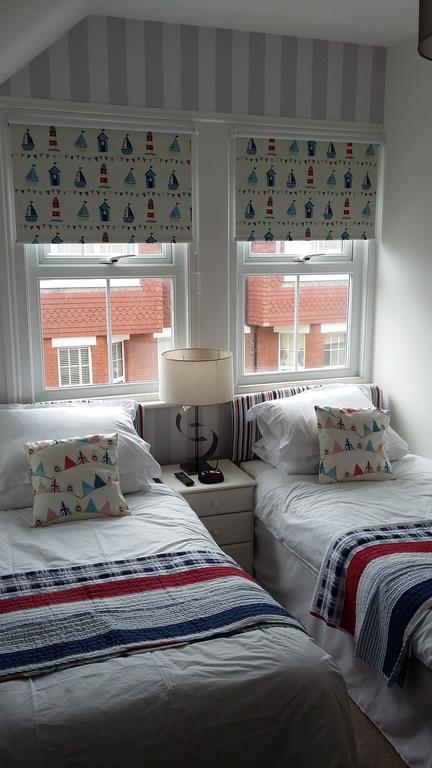 Cambridge House Guest House Истборн Стая снимка