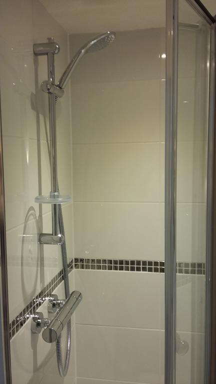 Cambridge House Guest House Истборн Стая снимка