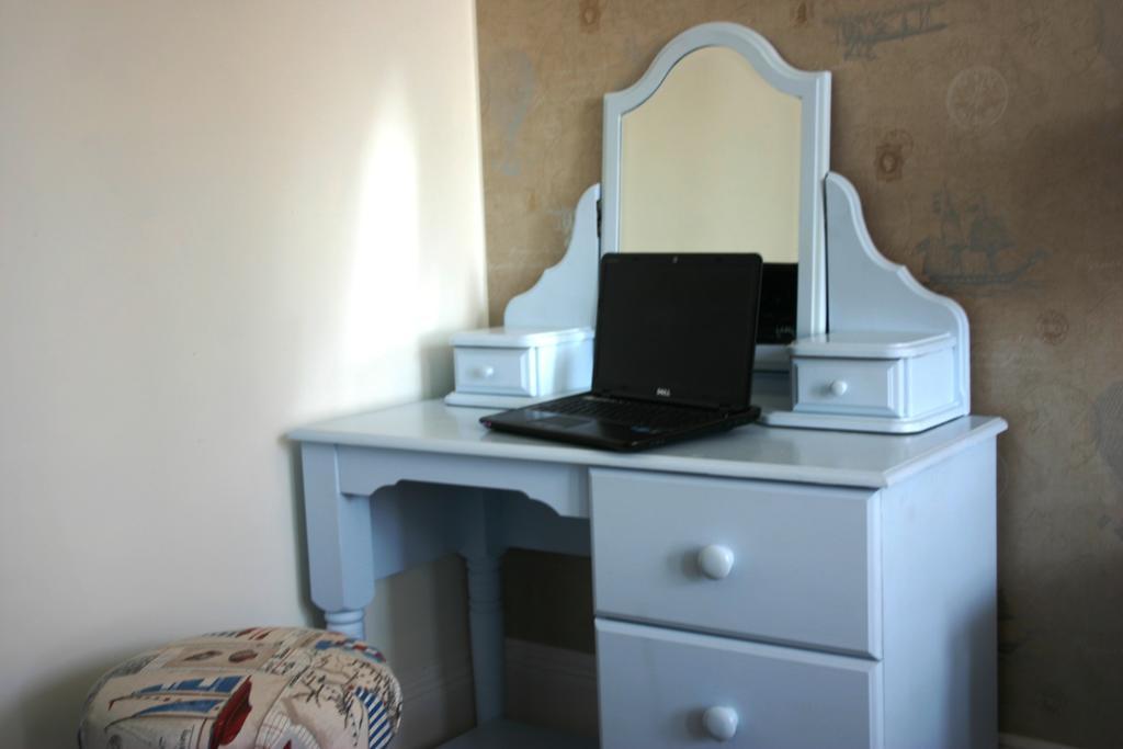 Cambridge House Guest House Истборн Екстериор снимка