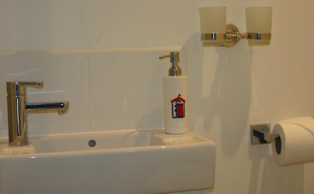 Cambridge House Guest House Истборн Стая снимка