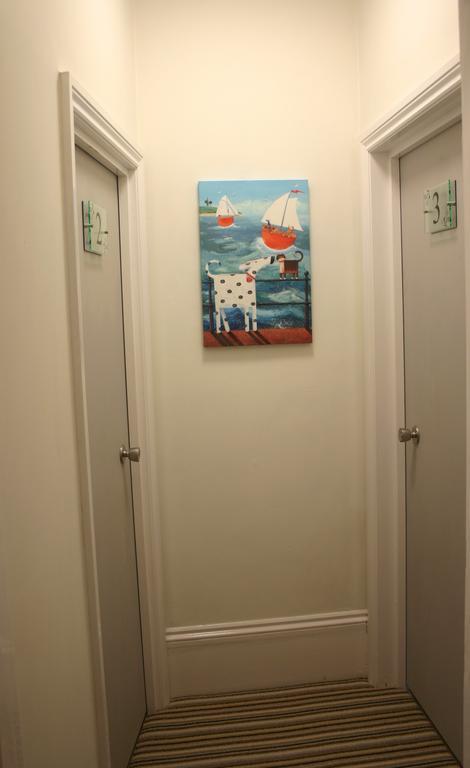 Cambridge House Guest House Истборн Стая снимка