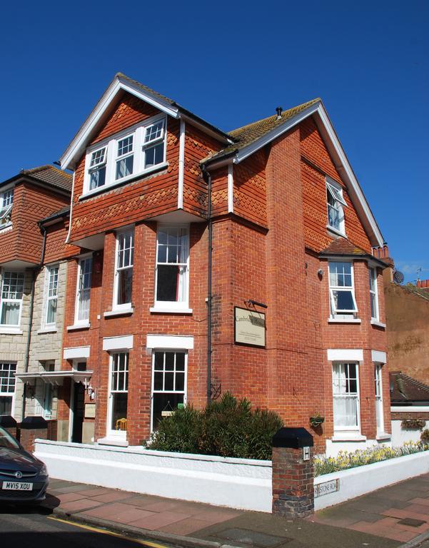 Cambridge House Guest House Истборн Екстериор снимка