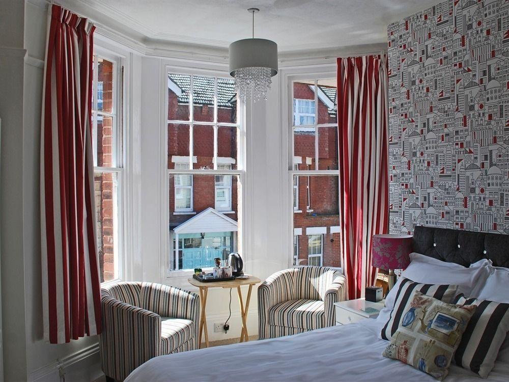 Cambridge House Guest House Истборн Екстериор снимка