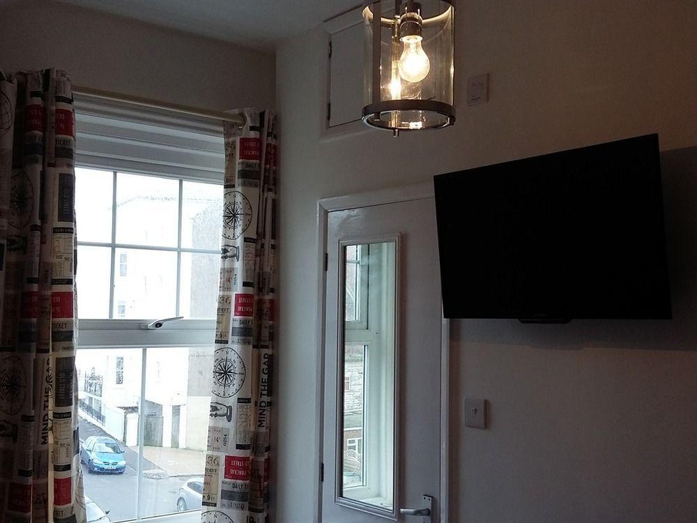 Cambridge House Guest House Истборн Екстериор снимка
