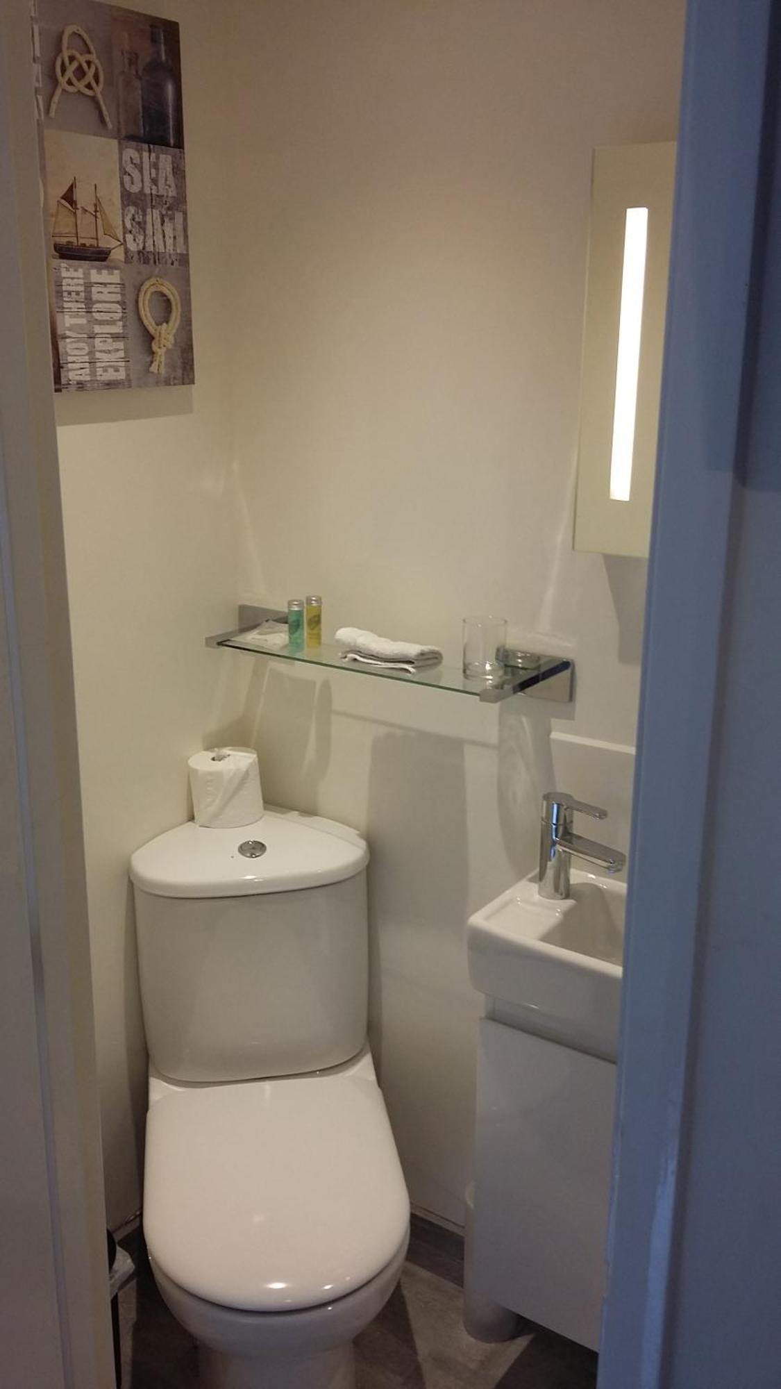 Cambridge House Guest House Истборн Екстериор снимка