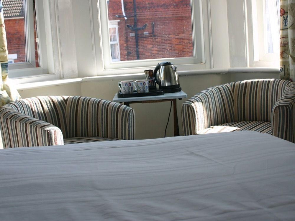 Cambridge House Guest House Истборн Екстериор снимка