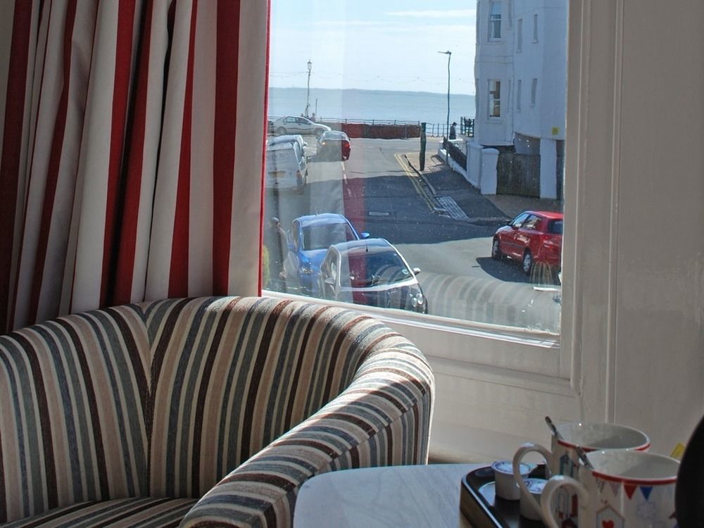 Cambridge House Guest House Истборн Екстериор снимка