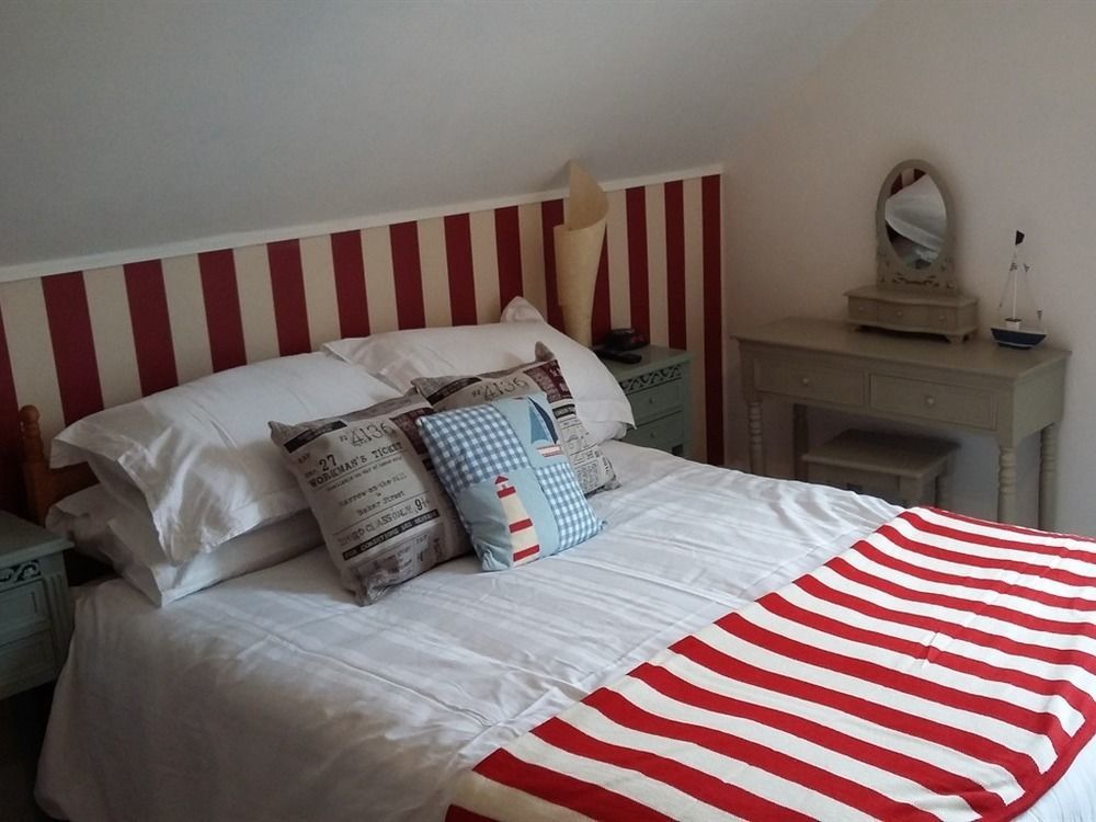 Cambridge House Guest House Истборн Екстериор снимка