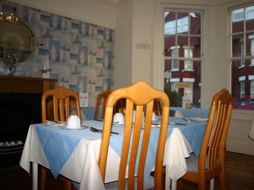 Cambridge House Guest House Истборн Екстериор снимка